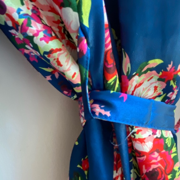 Colorful Floral Robe with Tie Satin Like Material - Picture 13 of 13
